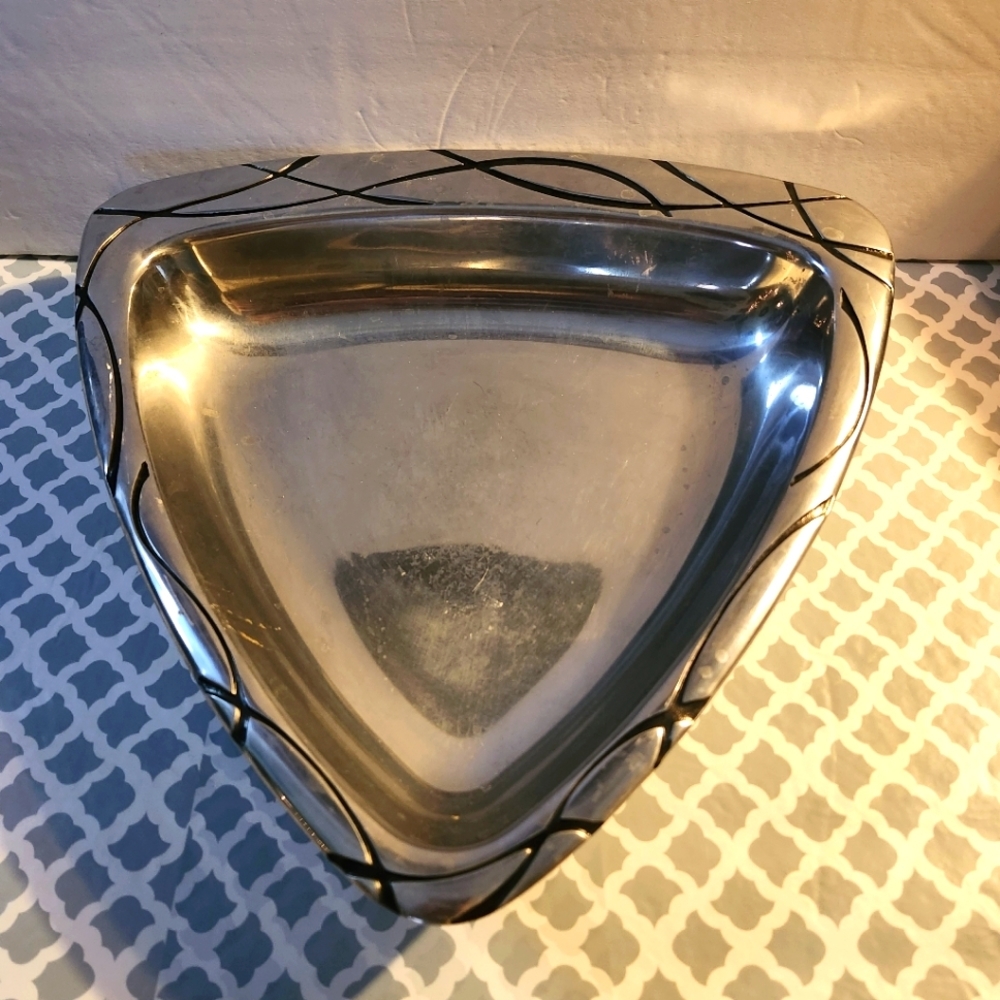 Lenox Spyro Vibe Metal Serveware Triangle Dish